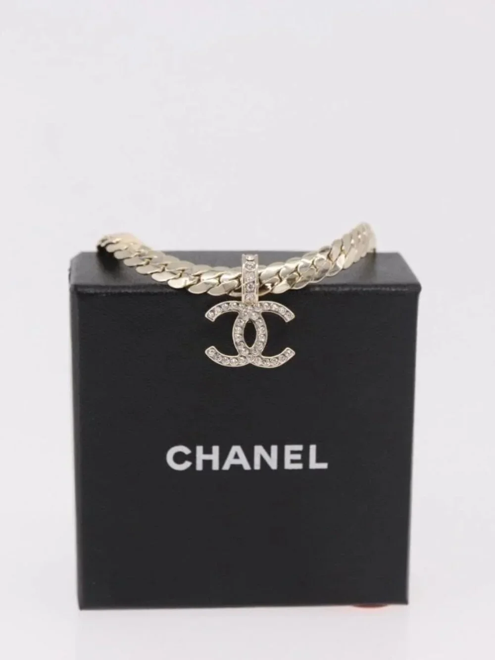 CHANEL brand	chanel color	gold